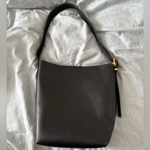Madewell Essential Medium Bucket Tote